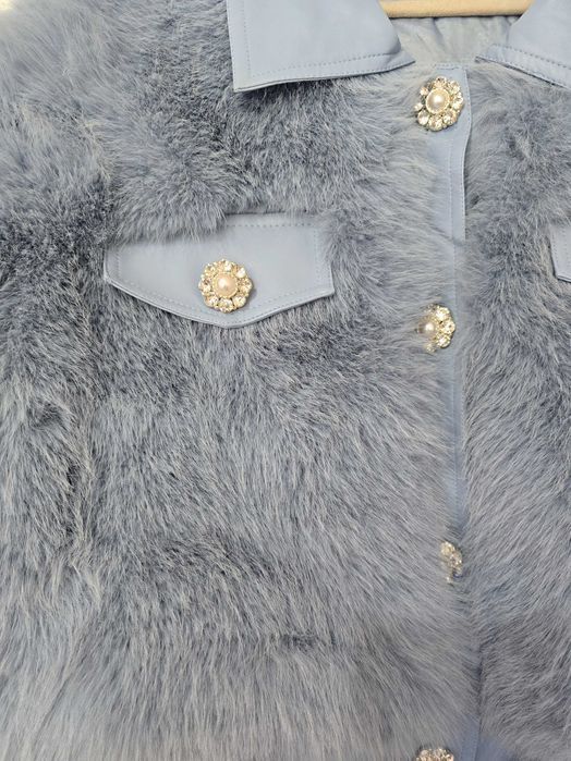 Синьо пухено палто