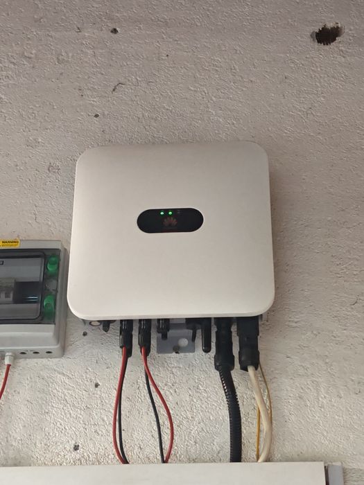 Vând invertor Huawei de 6 kw