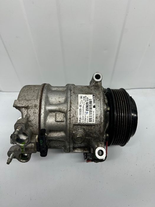 Dezmembrez Dezmembrari Velar Piese Range Rover Velar Europa 2.0 L560