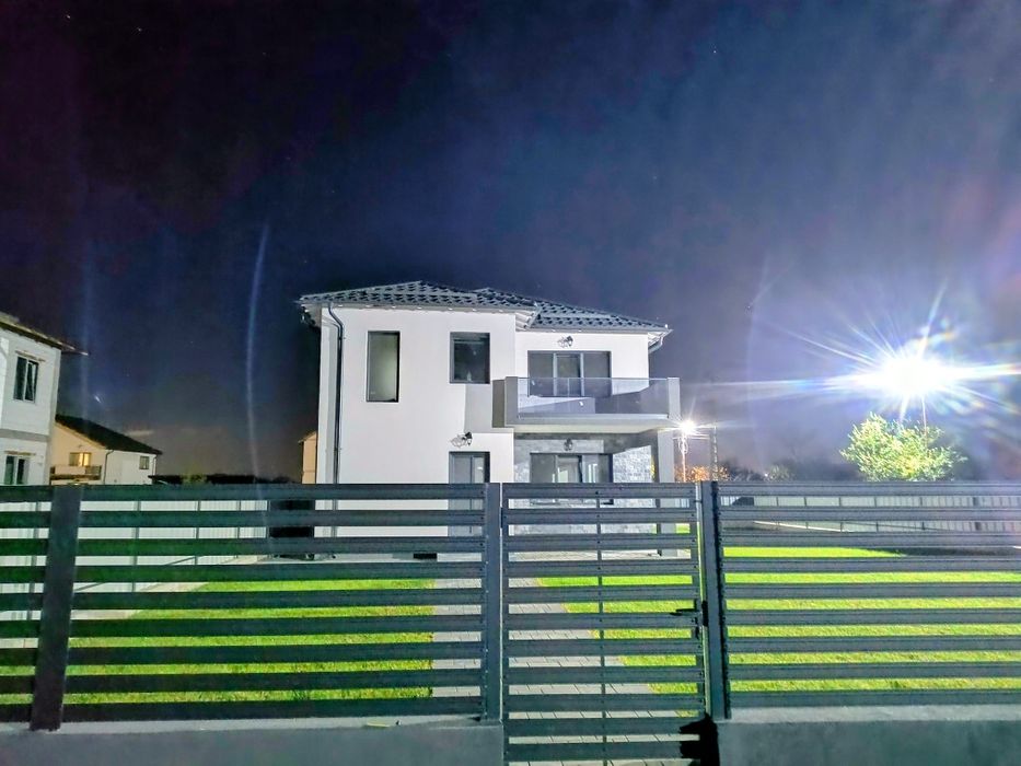 Casă de vânzare la cheie