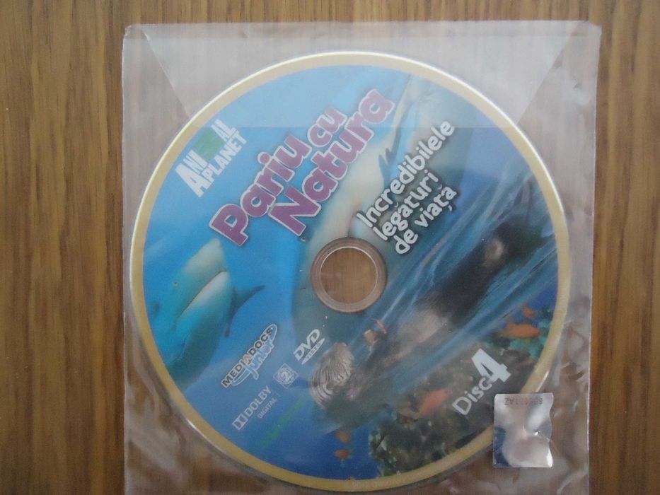 Vand 10 DVD-uri documentare Discovery Channel și Animal Planet