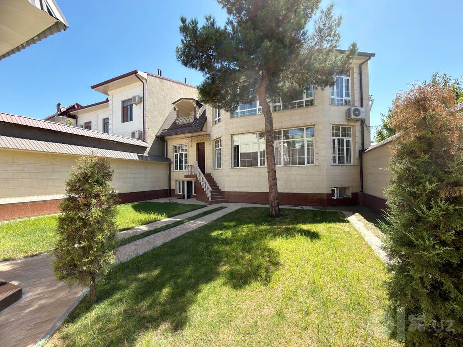 Продается дом 9 комнат, ориентир ул. Чингиза Айтматова/м.Минор, 592м²