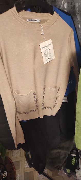 Puloverase dama scurte