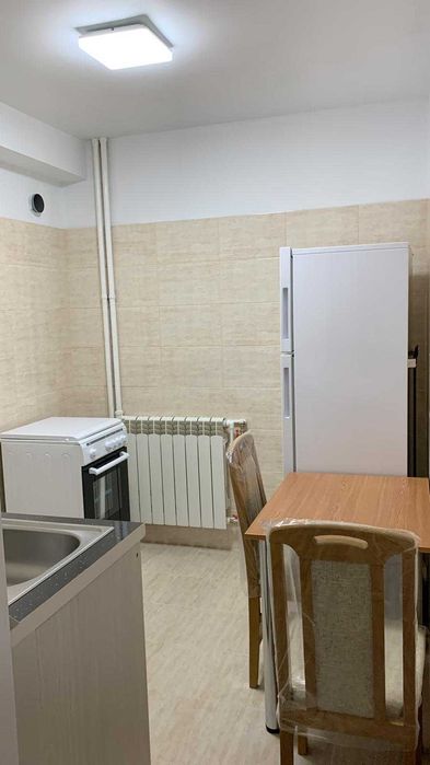 Garsoniera decomandata,  Drumul Taberei , renovata recent , etaj Parter/4, la 2/3 minute de mers pe jos de  statia  de metrou  Tudor Vladimirescu