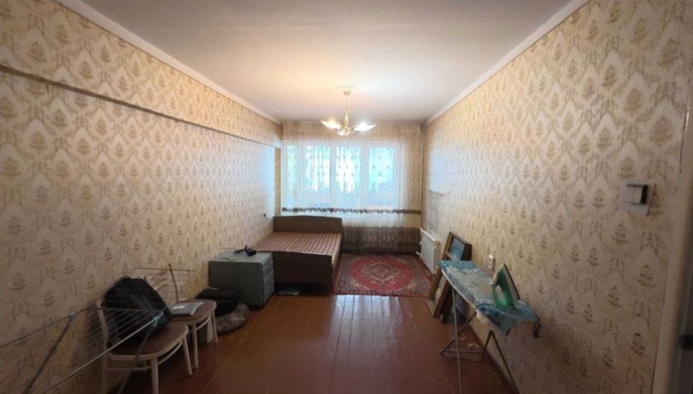 Продаётся 4/2/4 (кирпич) Юнусабад 4 квл