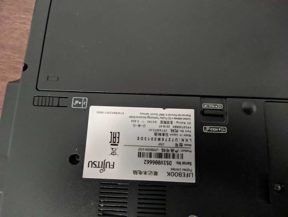 Лаптоп Fujitsu U727 i5-6200u 4gb RAM без диск