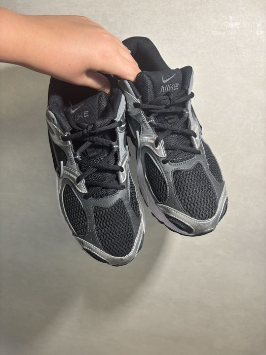 кроссовки Nike. .