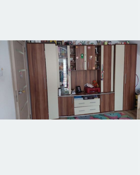 Dulap suspendat gri/alb.Masa și masa 80/160pe 80. Mobila