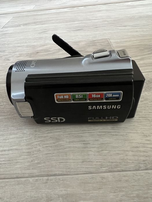 Продаю видеокамеру samsung