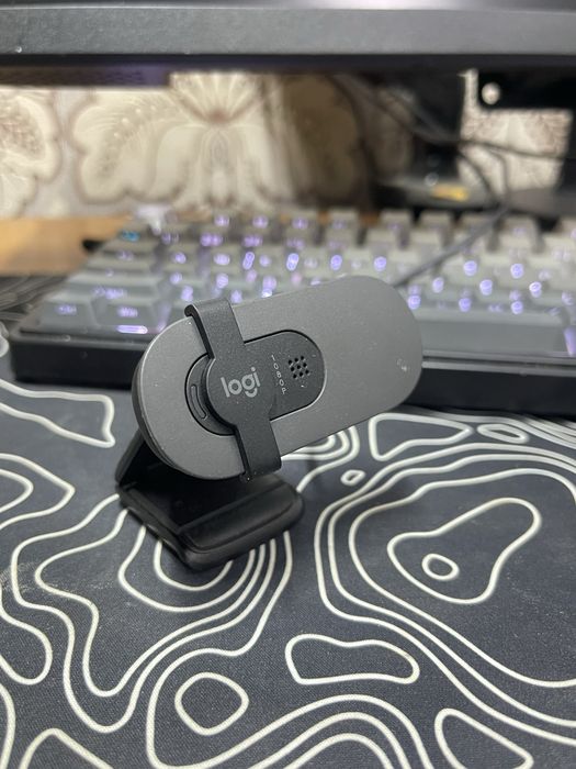 Logitech brio 100 web cam