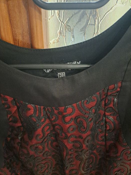 Различни дамски рокли