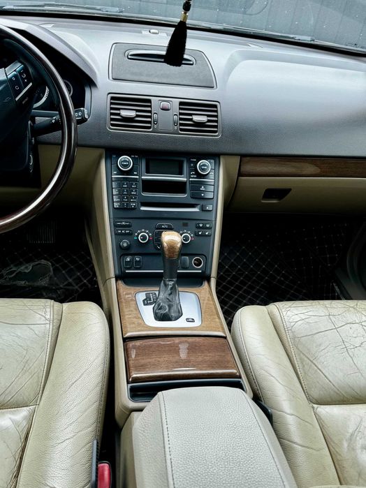 Vând Volvo XC90
