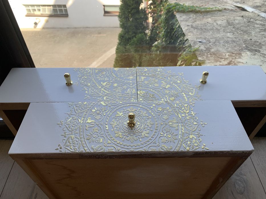 Comoda sau bancuta reconditionata din lemn masiv