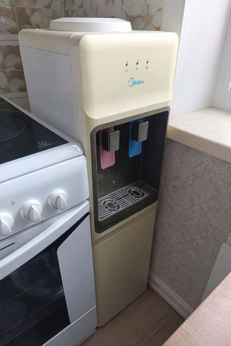 Кулер для воды Midea