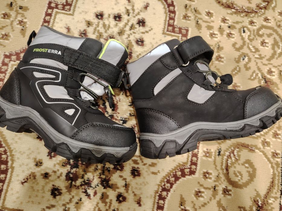 Продам детские зимние ботинки