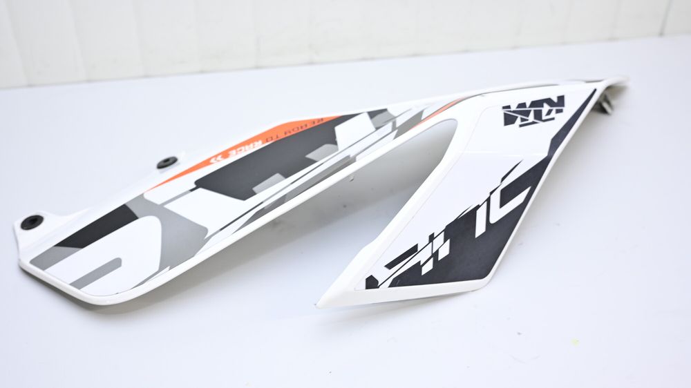 Carena Lateral Stanga KTM Duke 125 2017 - 2023