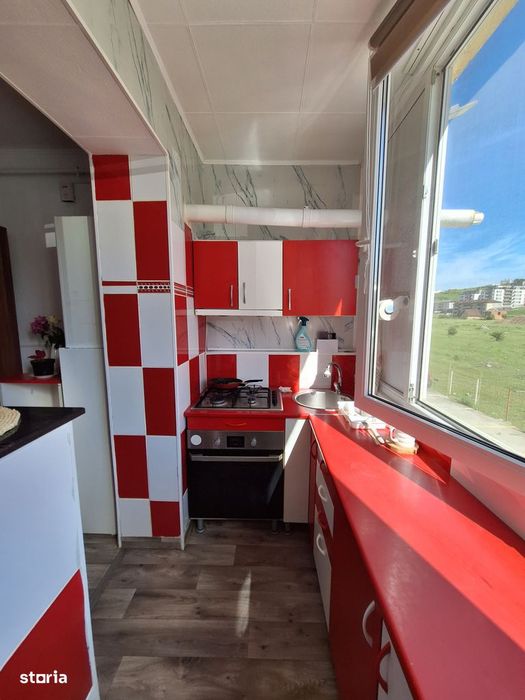 Apartament cu 2 camere, decomandat, 2 balcoane, zona Porii