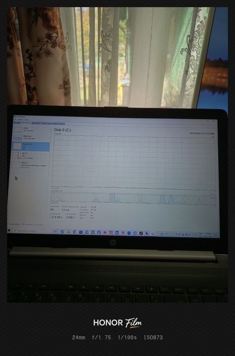 Vând laptop HP Ryzen 3-2,60 GHz, SSD 500GB, RAM 500GB