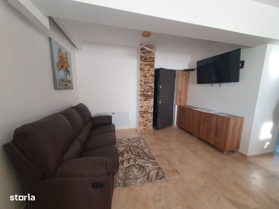 Apartament cu 3 camere, 55 mp, etaj intermediar, cu parcare, zona Petr — fotografia 3