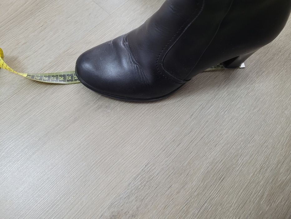 Cizme negre din piele lungi