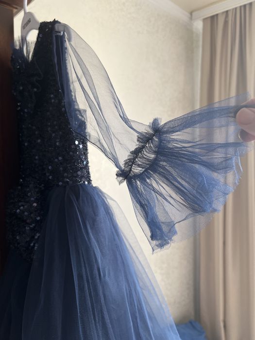 Продам детское яркое платье.