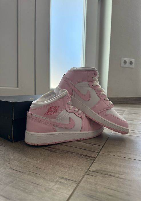 Adidasi jordan 1 mid
