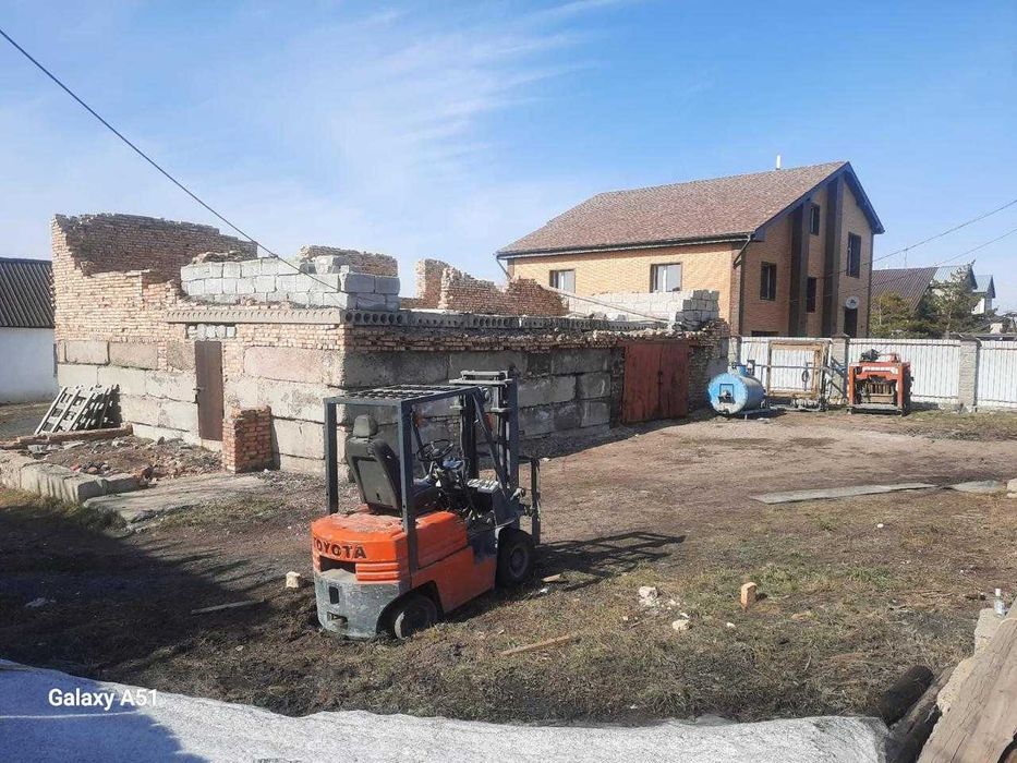 Продаётся 2 дома на одной территории.