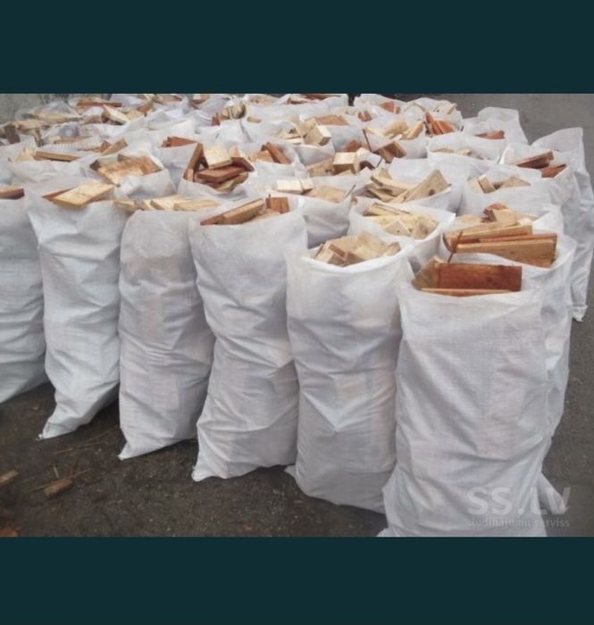 Дрова сухие в мешках. Дрова кубики в мешках. Дрова сухие в мешках. Дрова в мешках. Дрова сухие в мешках.