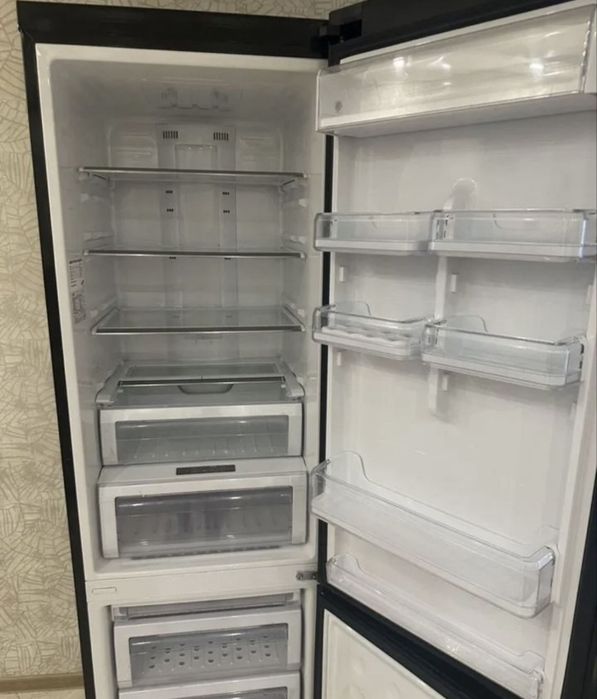 Отдам холодильник Indesit