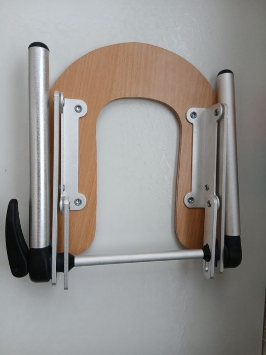 Masă de masaj profesională, pliabilă și portabilă – Design ergonomic (alb-mov)
​Descriere:
​Vând masă de masaj în stare excelentă, ideală atât pentru