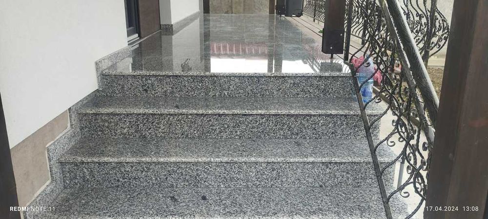 Debitare scări exterioare din granit fiamat antialunecare r11