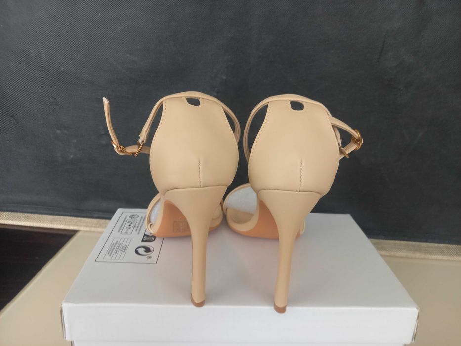 Дамски сандали на ток