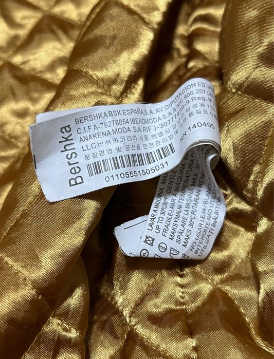 Укороченный бомбер от Bershka