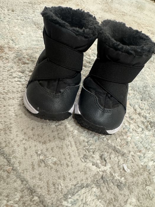 Продам ботиночки nike.