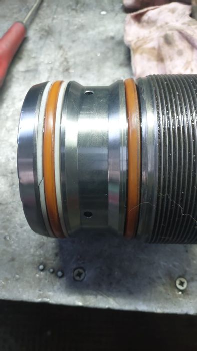 Reparatii șI alezare mobile,cilindri hidraulici.