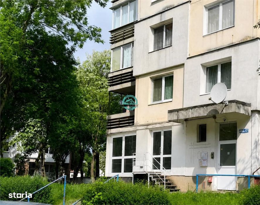 Vand spatiu comercial in Tudor, Blv. Pandurilor suprafata utila 33 mp