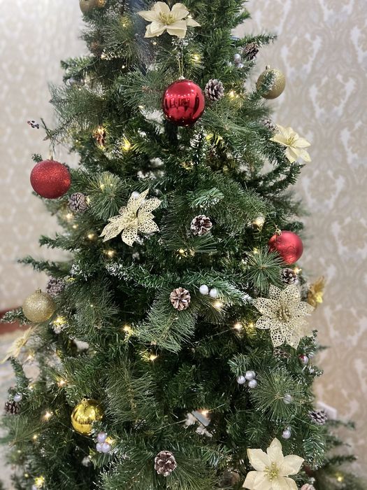 Елка с игрушками