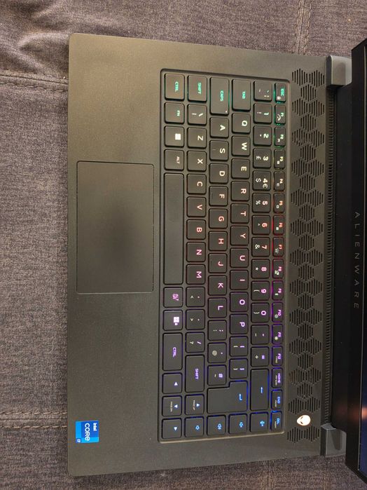 Alienware m15 R7 - i7 12700h / 16 Ram / RTX 3060 / 512 SSD