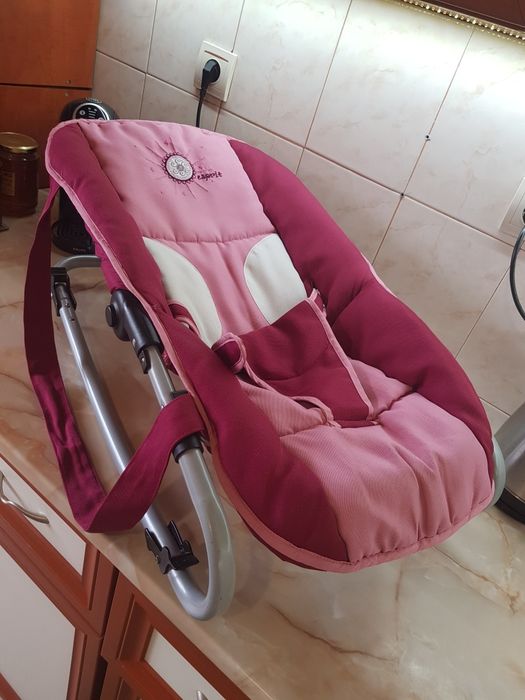 Бебешки шезлонг и бебешка кошница за кола