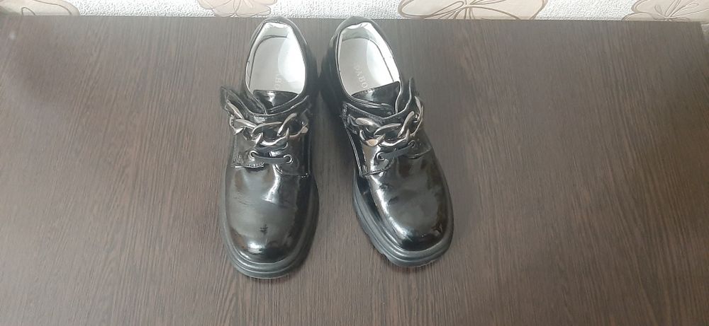 Продам детскую обувь