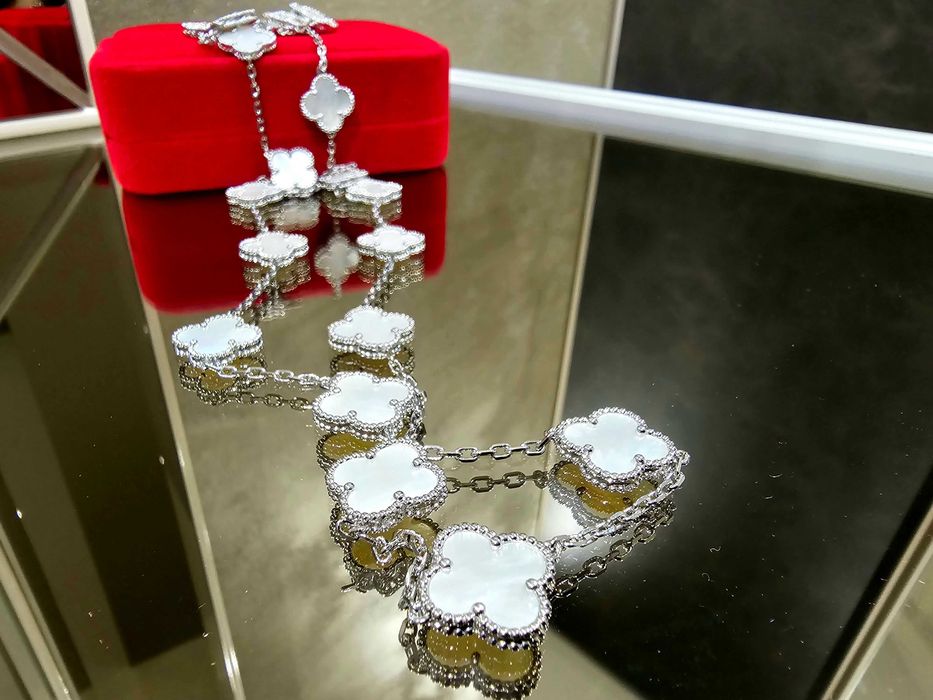 Van Cleef & Arpels VCA Silver Mother 20 Motifs Alhambra Дамско Колие