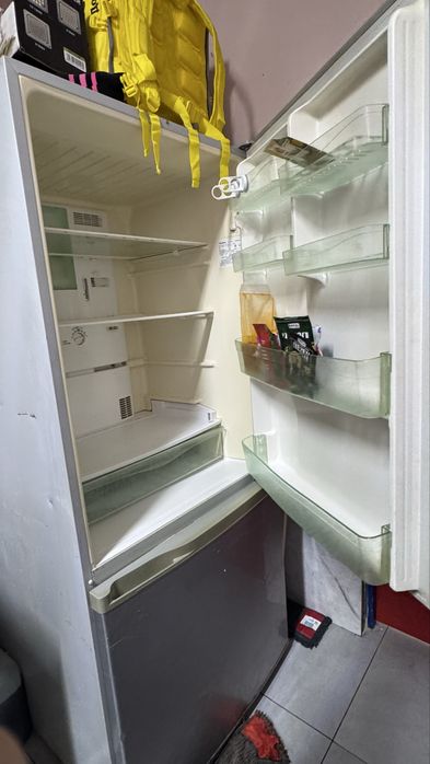 Холодильник большой