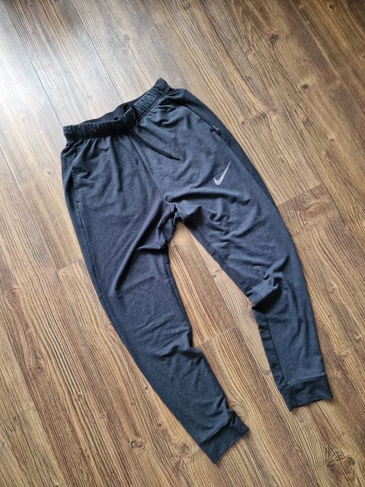 Страхотно мъжко спортно долнище NIKE  размер S