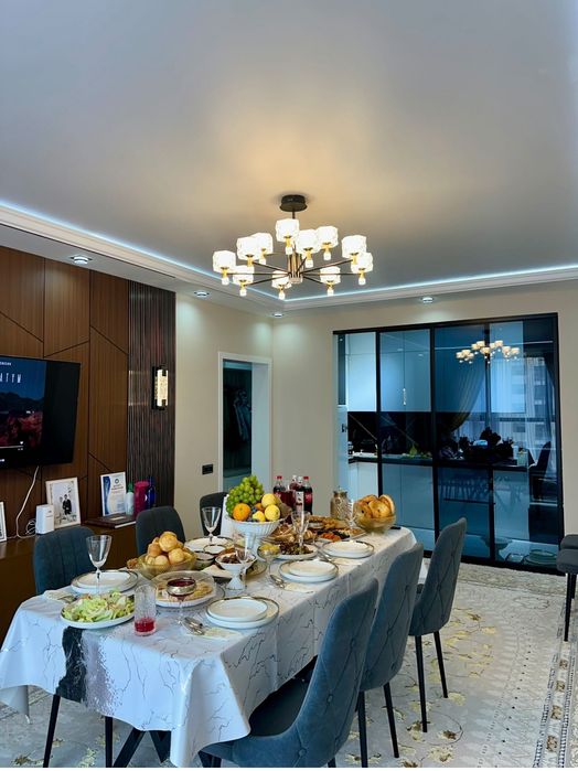 Стол и стулья (8 орындық)