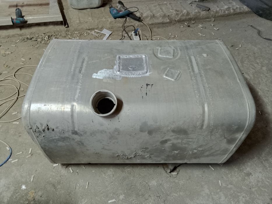 Продам топливный бак