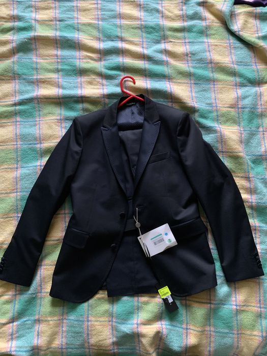 Мъжки костюм BRIAN DALES,размер М(48),Чисто нов!