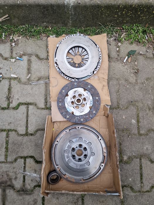 De vânzare chit ambreaj complet cu volanta pentru passat b8 1.400 benz