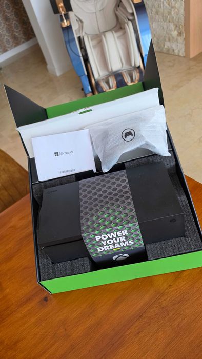 Xbox Series X 1TB SSD, 2 controllere, ca nou, la cutie