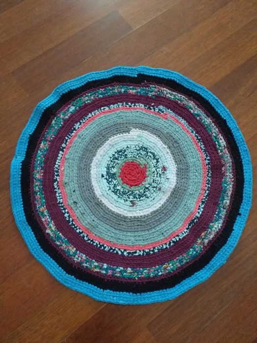 Коврик ручной работы.