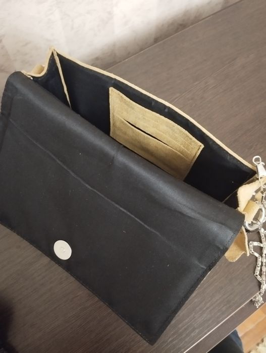 Продаи сумочку женскую